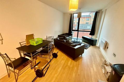 1 bed property, in George Street, £95,000