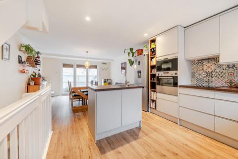 4 bed property, in Blondin Street, £800,000