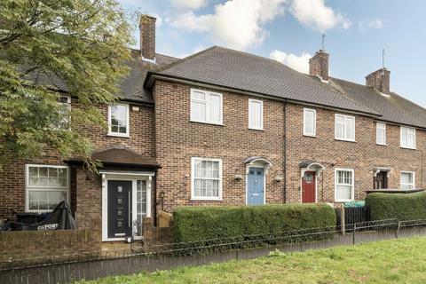 2 bed property, in Greenford Avenue, £500,000