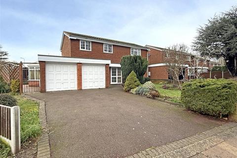 4 bed property, in Manor Way, £425,000