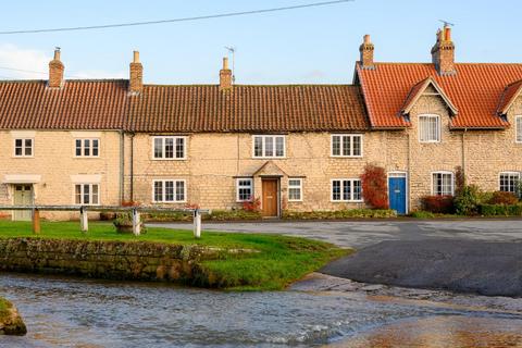 4 bed property, in Main Street, £650,000