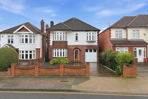 5 bed property, in Claremont Gardens, £1,250,000
