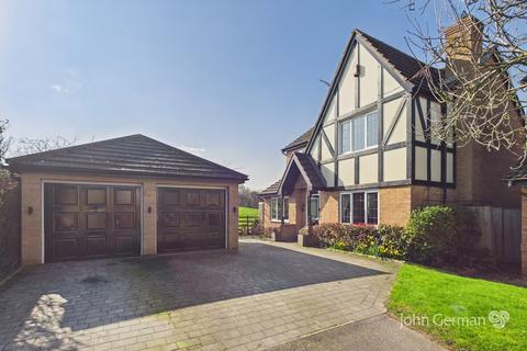 4 bed property, in Demontfort Way, £469,995