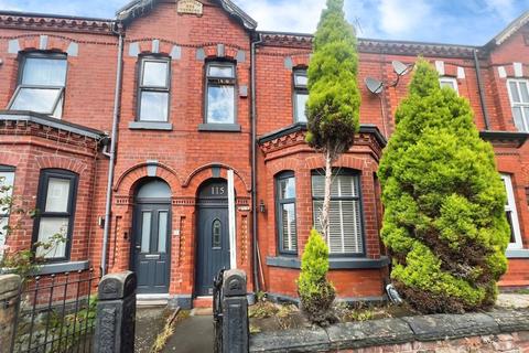 3 bed property, in Castle Hill Road, £130,000