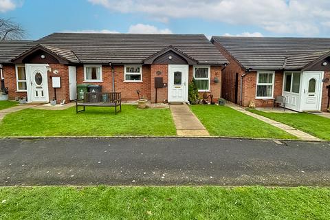 2 bed property, in Cotswold Grove, £160,000