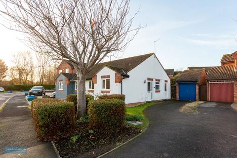 2 bed property, in Bilberry Grove, £225,000