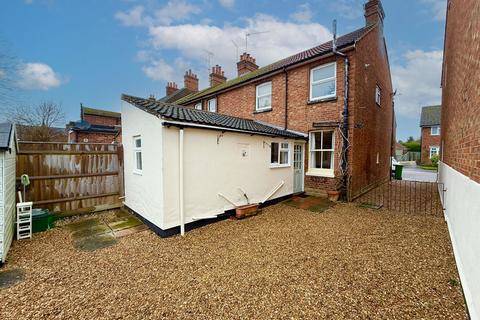 1 bed property, in Rothschild Road, £185,000