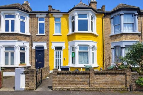 3 bed property, in Norton Road, £595,000