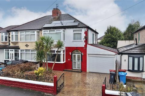 3 bed property, in Yew Tree Road, £330,000