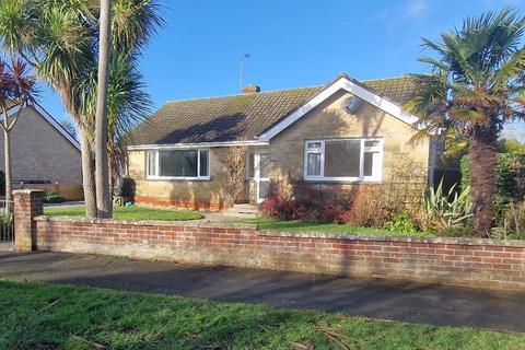 2 bed property, in Meadow Drive, £425,000