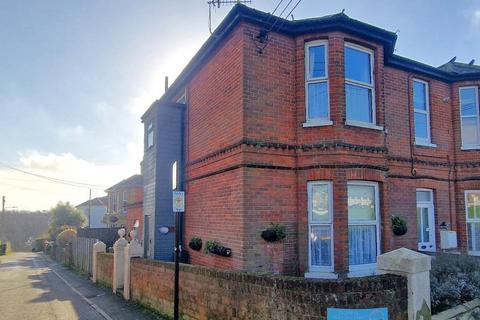 3 bed property, in Lower Green Road, £350,000