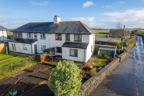 3 bed property, in Cross Meadow, £240,000