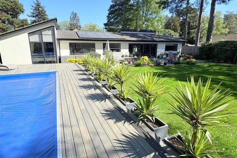 5 bed property, in Carroll Avenue, £1,750,000