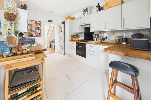 2 bed property, in Gordon Road, £500,000