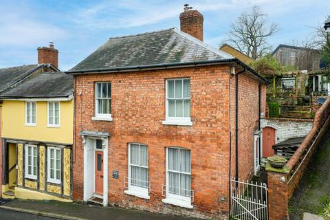 3 bed property, in London House, £325,000