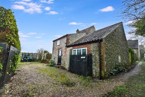 2 bed property, in The Loke, £340,000