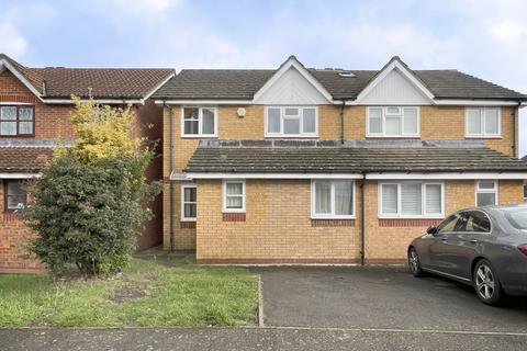 4 bed property, in Windrush, £650,000