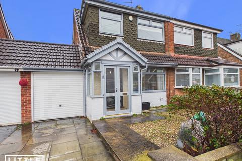 3 bed property, in Sutton Park Drive, £215,000