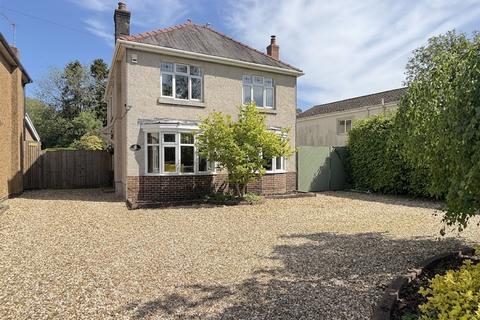 4 bed property, in Birchgrove Road, £450,000