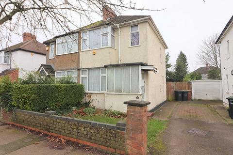 2 bed property, in Third Avenue, £260,000