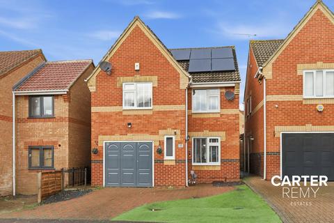 3 bed property, in Douglas Close, £475,000