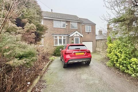5 bed property, in Sandmoor Close, £245,000