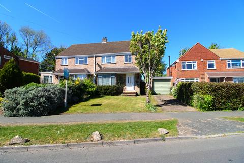 3 bed property, in Cedar Avenue, £520,000