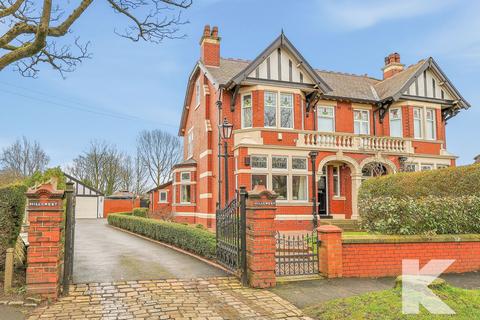 4 bed property, in Hill Crest, £750,000