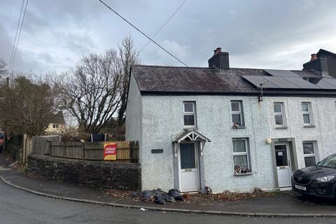 1 bed property, in Cwrtnewydd, £99,000
