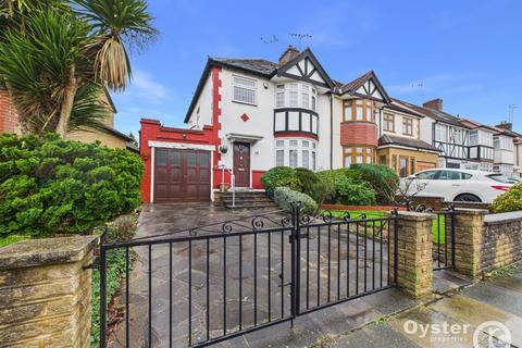 3 bed property, in Ravenscraig Road, £775,000