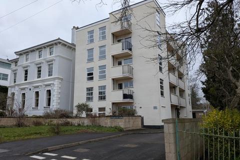 2 bed property, in St Arvans Court, £217,500