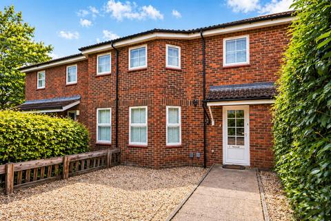 3 bed property, in Woodhall Lane, £375,000
