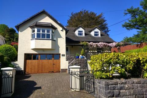 4 bed property, in Retreat Road, £500,000