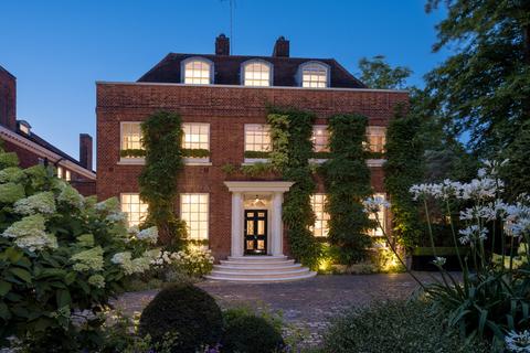 10 bed property, in Avenue Road, £30,000,000