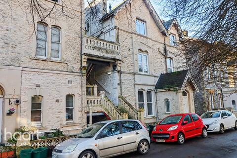 2 bed property, in Shrubbery Avenue, £160,000