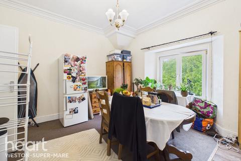 2 bed property, in Shrubbery Avenue, £160,000