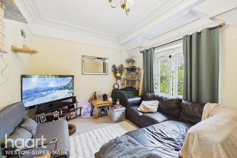 2 bed property, in Shrubbery Avenue, £160,000