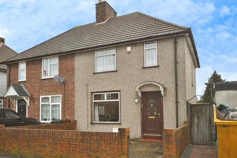 3 bed property, in Marlborough Road, £425,000
