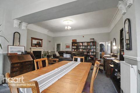 7 bed property, in Ellenborough Crescent, £600,000