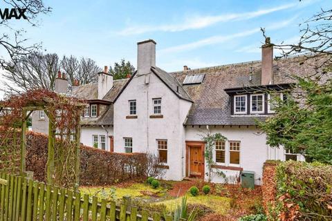 4 bed property, in Carlops Road, £450,000