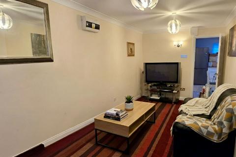 4 bed property, in Powys Close, £375,000