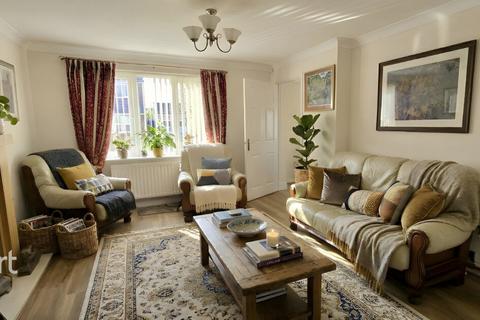 4 bed property, in Powys Close, £375,000