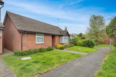2 bed property, in The Spinney, £325,000