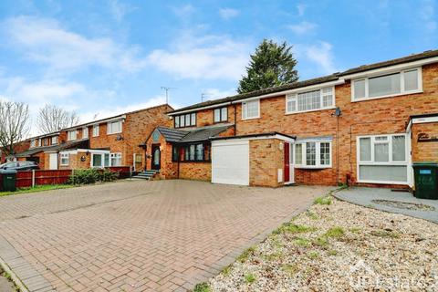 3 bed property, in Dorchester Way, £240,000