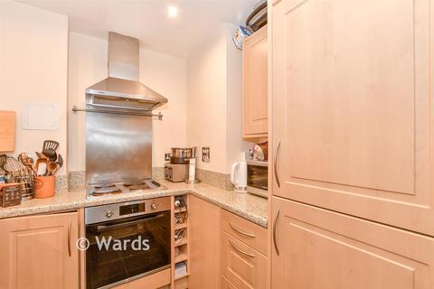 1 bed property, in Kingfisher Meadow, £145,000