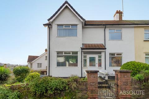 3 bed property, in Clifton Road, £300,000