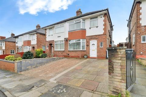 3 bed property, in Newfield Drive, £175,000