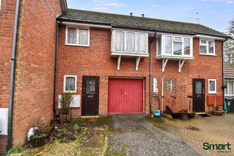 2 bed property, in Falkland Close, £200,000