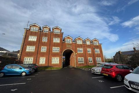 2 bed property, in Tottington Road, £125,000
