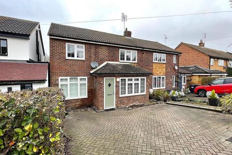 4 bed property, in Thornbera Road, £400,000
